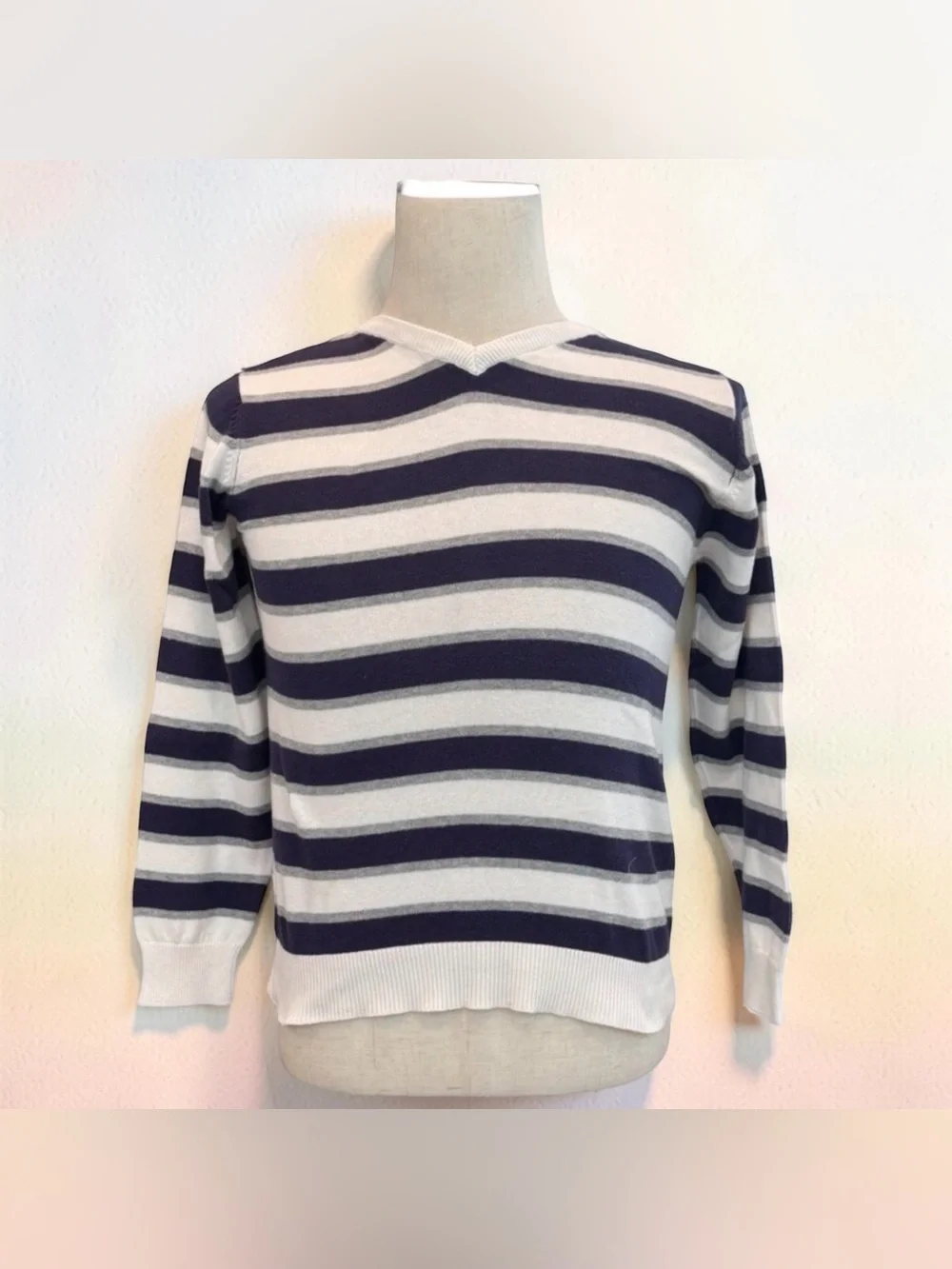 The Children’s Place Boy’s V-Neck Sweater. Blue, Gray, White. Boy’s Large